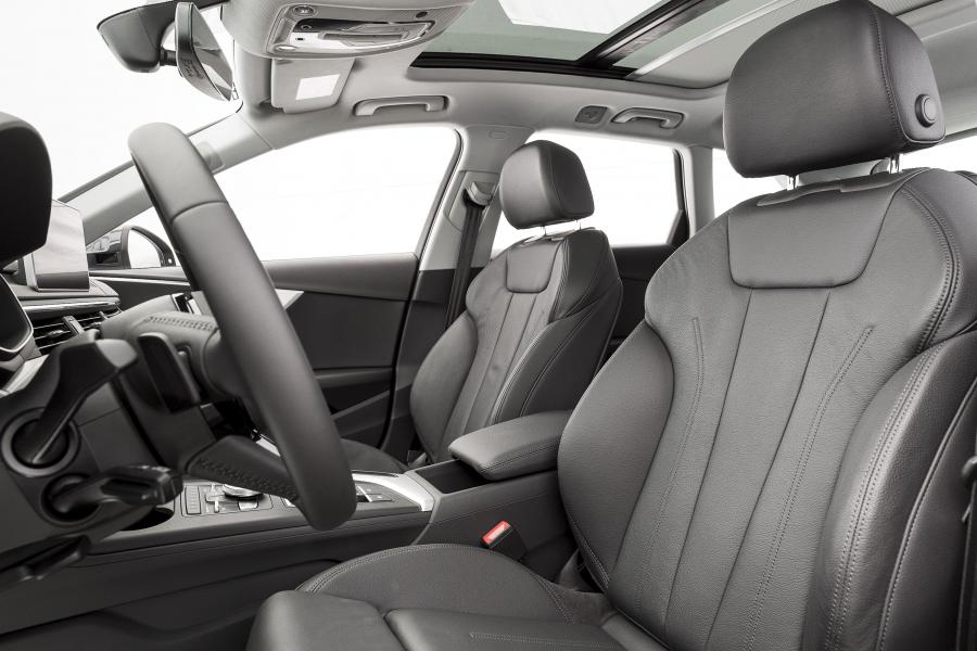 Интерьер Audi A4 Avant 2.0 TFSI S-Line (B9) 2016 года  (LA) (фото 10 из 17)